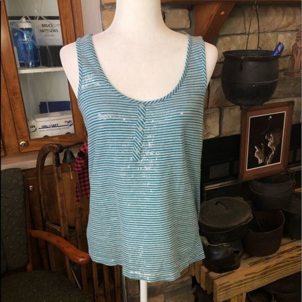Hannah size Large turquoise colored sequin tank